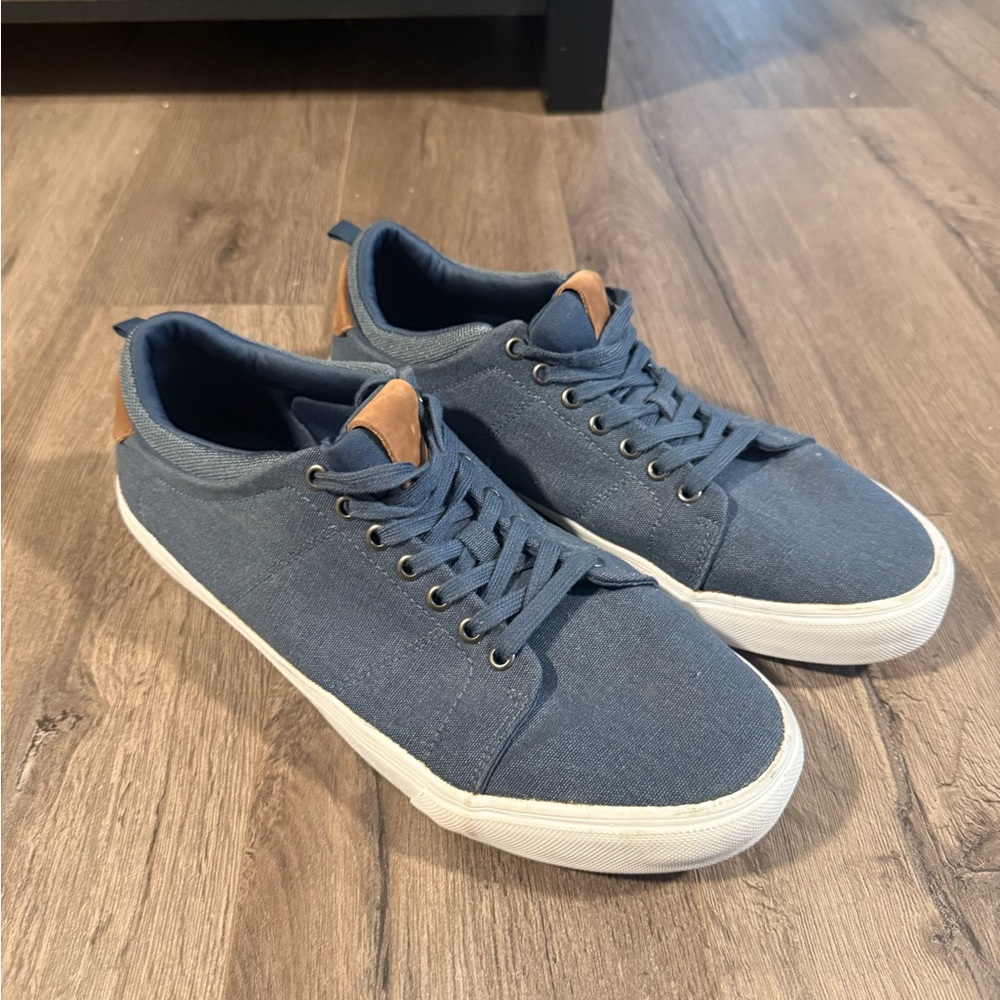 Men's crevo sneakers only worn a few times